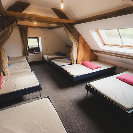 Bank House Farm Hostel *